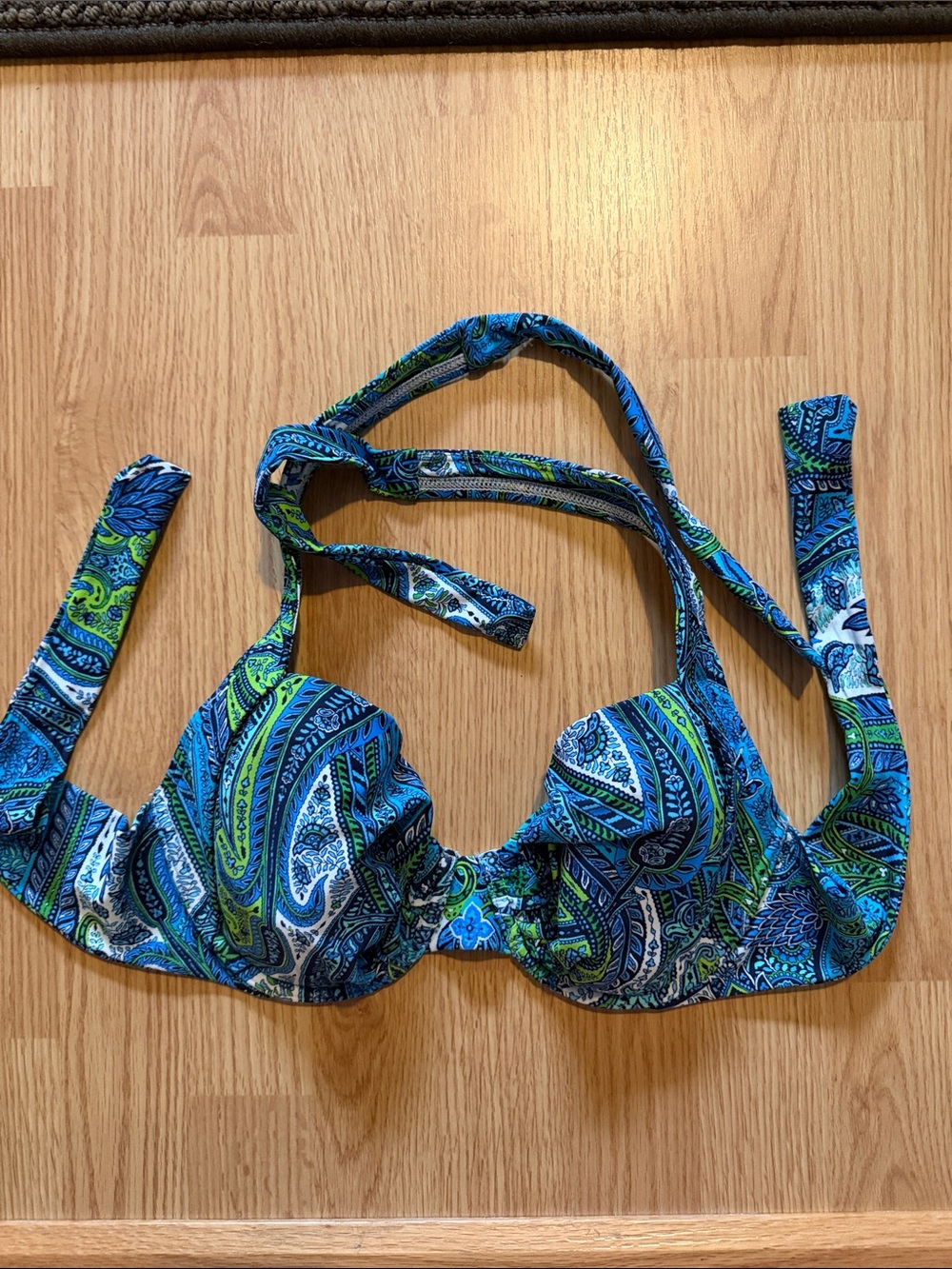 Tommy Bahama Blue, Teal & Green Paisley Halter Bikini Top lined 34d vintage